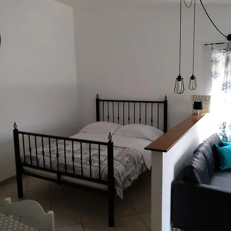 Anica With Parking Apartment